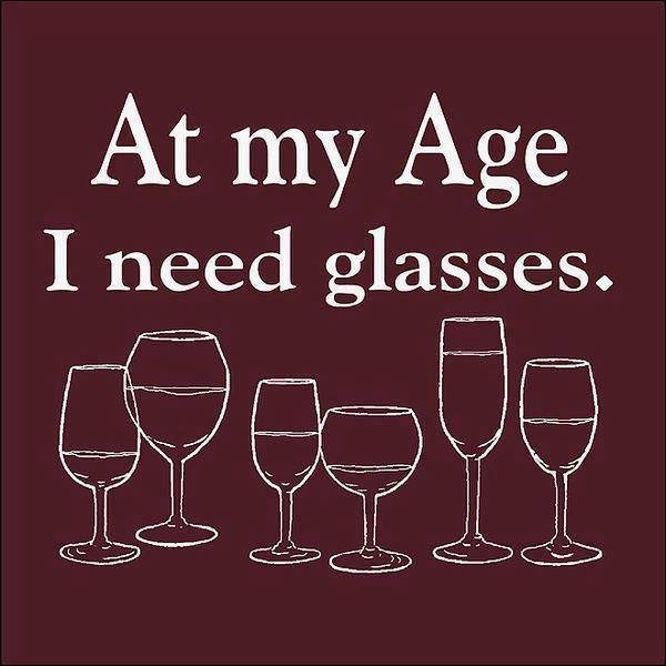 broma sobre la necesidad de usar anteojos y tomar vino